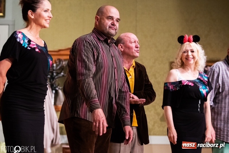 Zdjęcie w galerii na portalu naszraciborz.pl: Gwiazdy Rancza w Raciborzu. Dziwna para na deskach RCK wiadomości z regionu