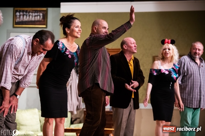 Zdjęcie w galerii na portalu naszraciborz.pl: Gwiazdy Rancza w Raciborzu. Dziwna para na deskach RCK wiadomości z regionu