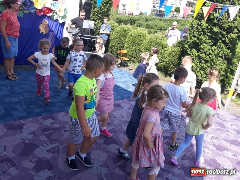 Zdjęcie w galerii na portalu naszraciborz.pl: Rodzinny festyn w przedszkolnym ogrodzie  wiadomości z regionu