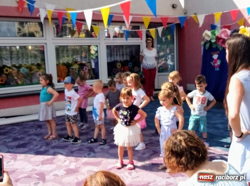 Zdjęcie w galerii na portalu naszraciborz.pl: Rodzinny festyn w przedszkolnym ogrodzie  wiadomości z regionu