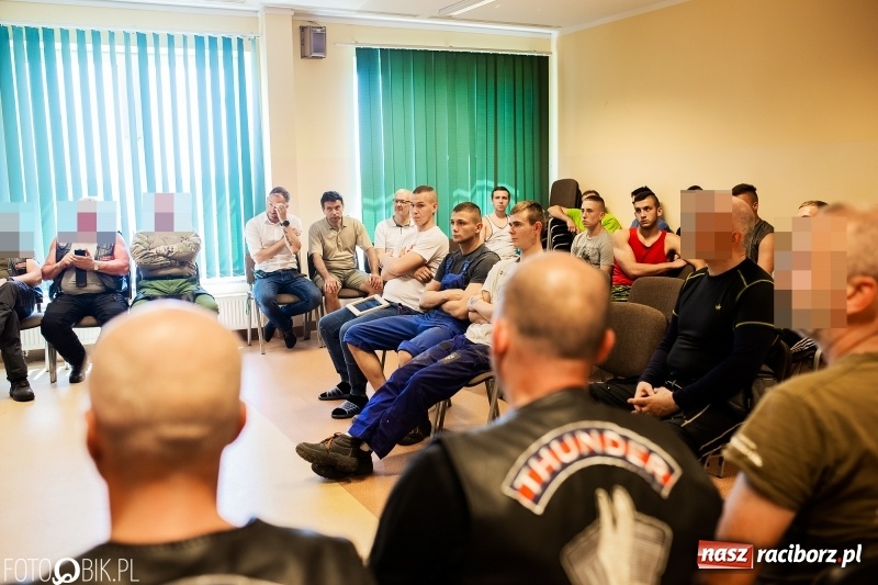 Zdjęcie w galerii na portalu naszraciborz.pl: Kawalkada specjalsów zawitała do Raciborza  wiadomości z regionu