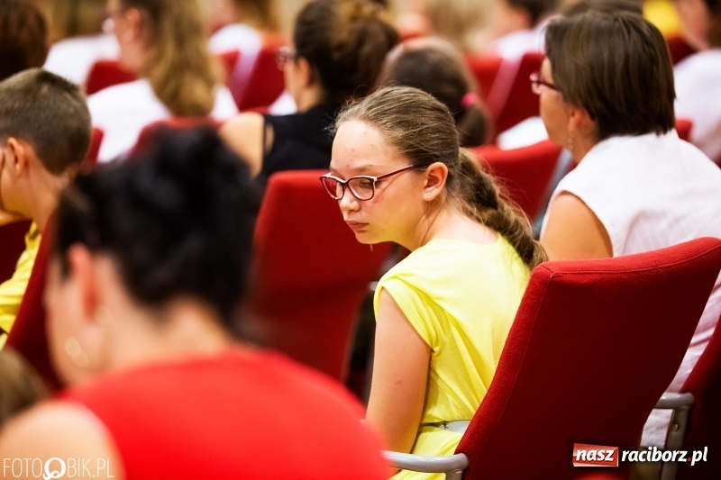 Zdjęcie w galerii na portalu naszraciborz.pl: Uroczysta gala wręczenia nagród dla laureatów olimpiad i konkursów języka niemieckiego wiadomości z regionu