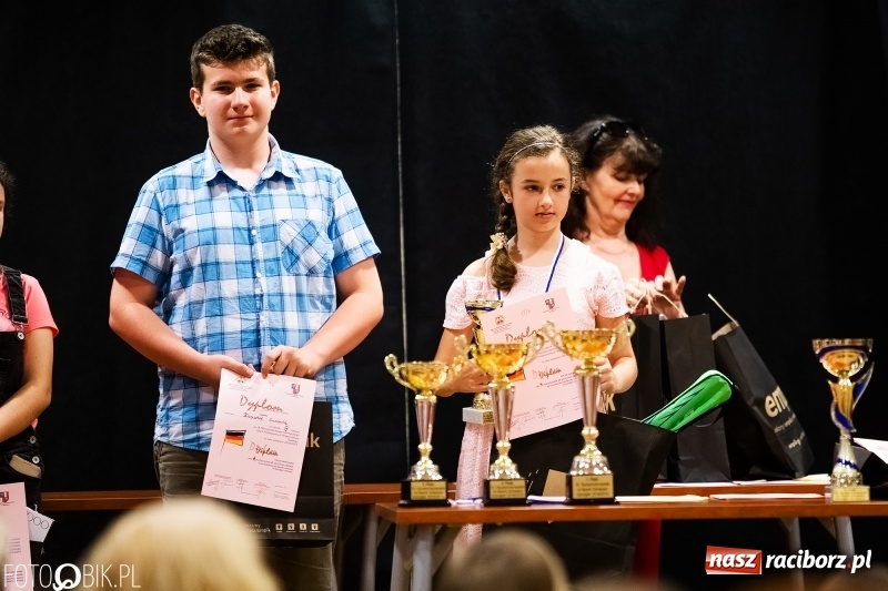 Zdjęcie w galerii na portalu naszraciborz.pl: Uroczysta gala wręczenia nagród dla laureatów olimpiad i konkursów języka niemieckiego wiadomości z regionu
