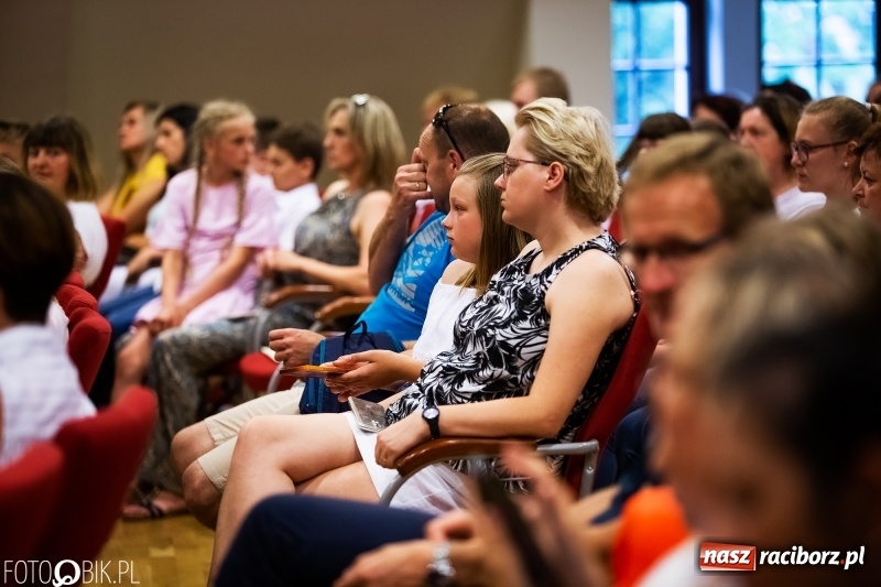 Zdjęcie w galerii na portalu naszraciborz.pl: Uroczysta gala wręczenia nagród dla laureatów olimpiad i konkursów języka niemieckiego wiadomości z regionu