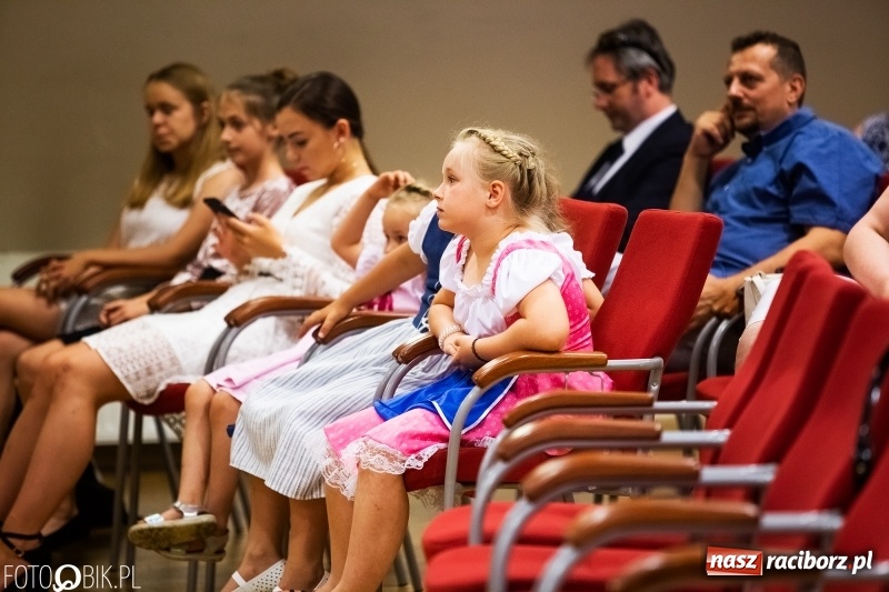Zdjęcie w galerii na portalu naszraciborz.pl: Uroczysta gala wręczenia nagród dla laureatów olimpiad i konkursów języka niemieckiego wiadomości z regionu
