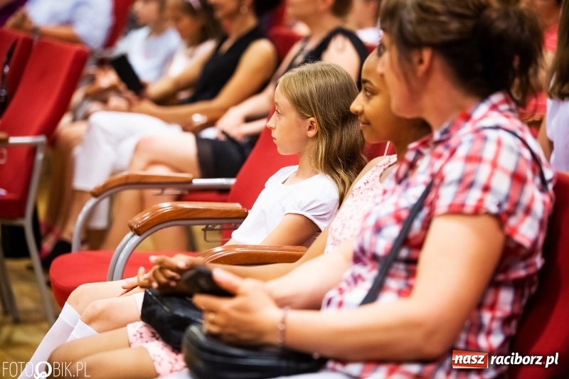 Zdjęcie w galerii na portalu naszraciborz.pl: Uroczysta gala wręczenia nagród dla laureatów olimpiad i konkursów języka niemieckiego wiadomości z regionu