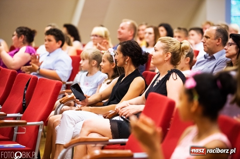 Zdjęcie w galerii na portalu naszraciborz.pl: Uroczysta gala wręczenia nagród dla laureatów olimpiad i konkursów języka niemieckiego wiadomości z regionu