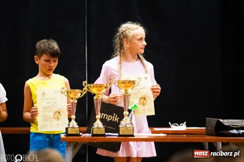 Zdjęcie w galerii na portalu naszraciborz.pl: Uroczysta gala wręczenia nagród dla laureatów olimpiad i konkursów języka niemieckiego wiadomości z regionu