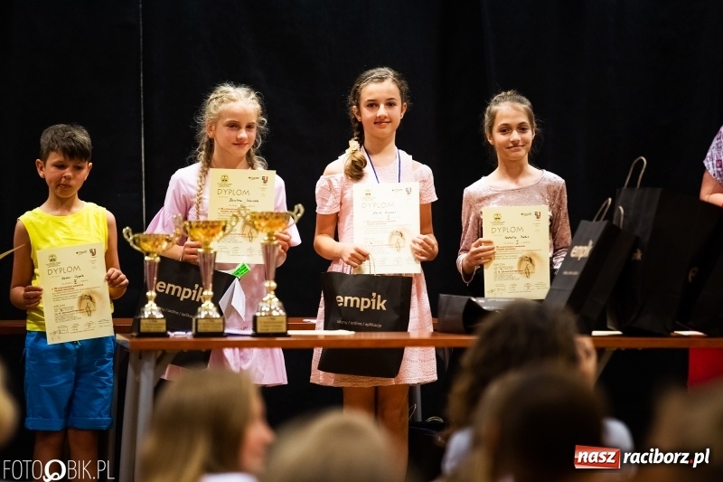 Zdjęcie w galerii na portalu naszraciborz.pl: Uroczysta gala wręczenia nagród dla laureatów olimpiad i konkursów języka niemieckiego wiadomości z regionu