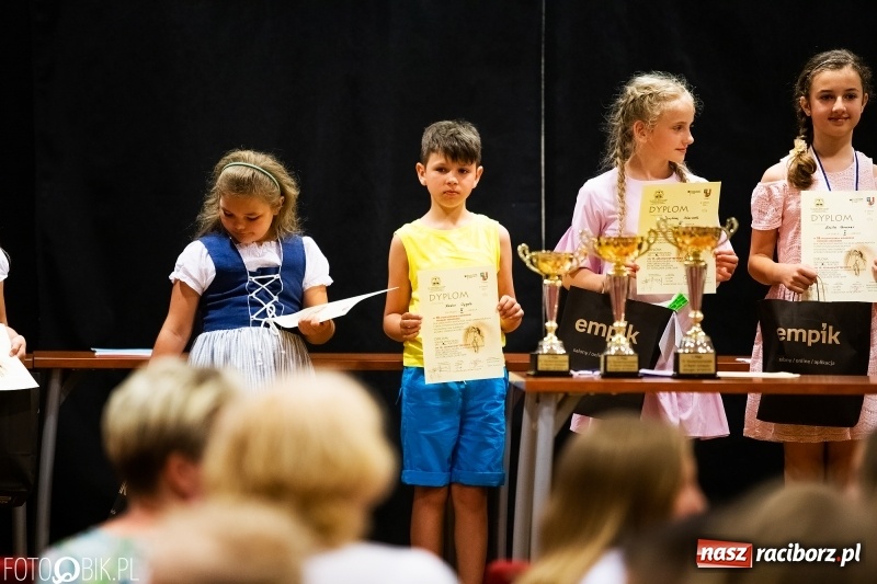 Zdjęcie w galerii na portalu naszraciborz.pl: Uroczysta gala wręczenia nagród dla laureatów olimpiad i konkursów języka niemieckiego wiadomości z regionu