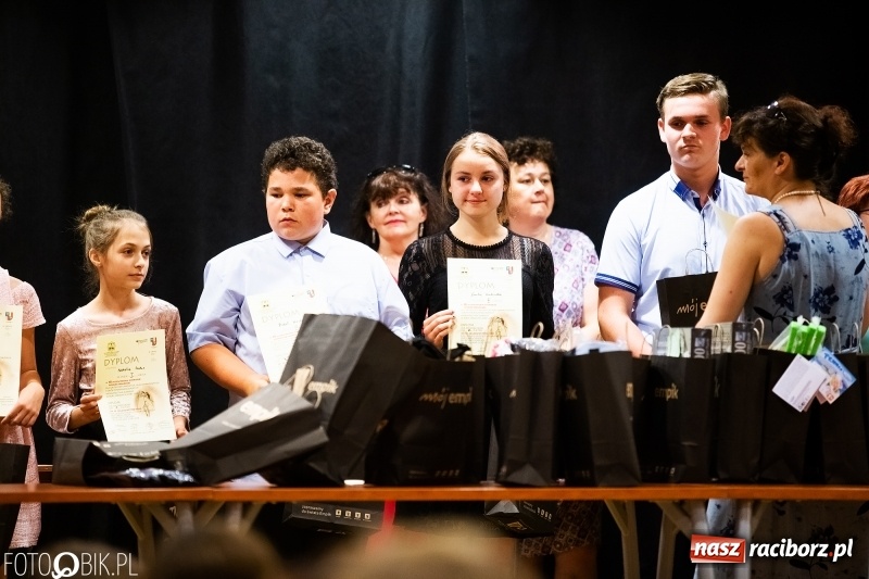 Zdjęcie w galerii na portalu naszraciborz.pl: Uroczysta gala wręczenia nagród dla laureatów olimpiad i konkursów języka niemieckiego wiadomości z regionu