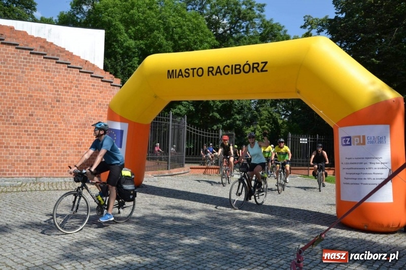 Zdjęcie w galerii na portalu naszraciborz.pl: Z Ustronia na raciborski zamek. Trzy dni rowerem w upale wiadomości z regionu