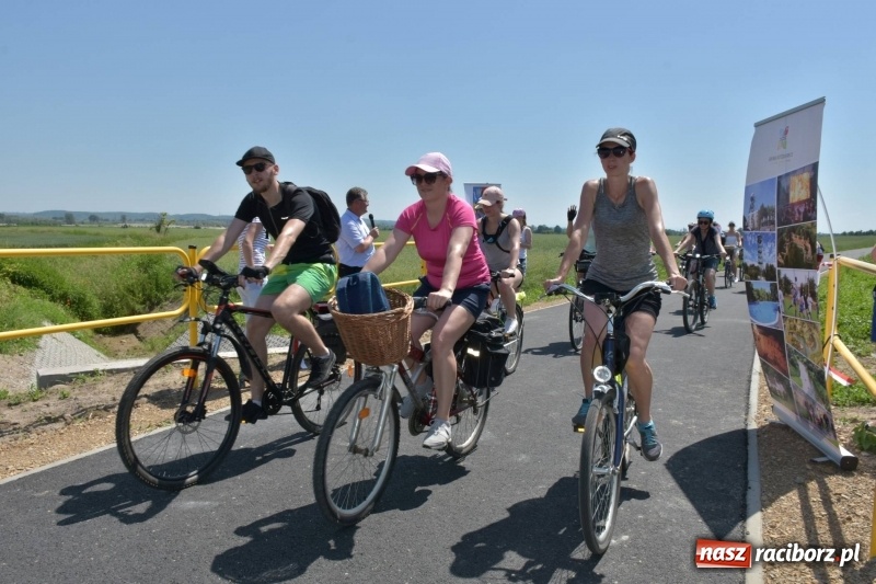 Zdjęcie w galerii na portalu naszraciborz.pl: Oddano do użytku ścieżkę rowerową Tworków-Krzyżanowice  wiadomości z regionu