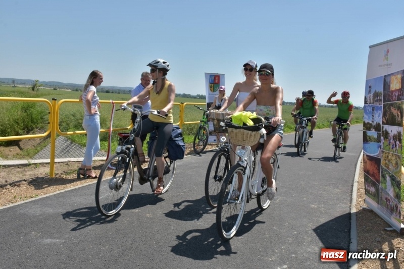 Zdjęcie w galerii na portalu naszraciborz.pl: Oddano do użytku ścieżkę rowerową Tworków-Krzyżanowice  wiadomości z regionu