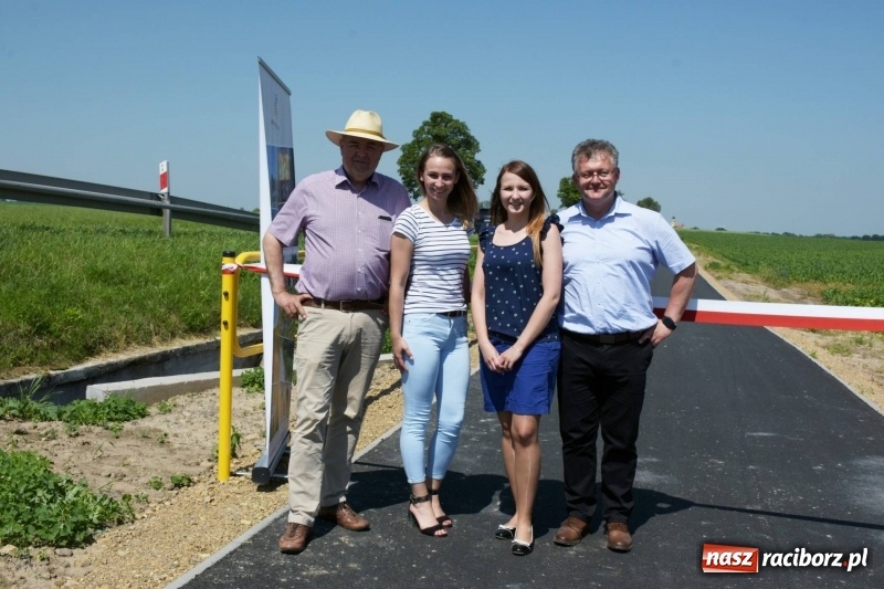 Zdjęcie w galerii na portalu naszraciborz.pl: Oddano do użytku ścieżkę rowerową Tworków-Krzyżanowice  wiadomości z regionu
