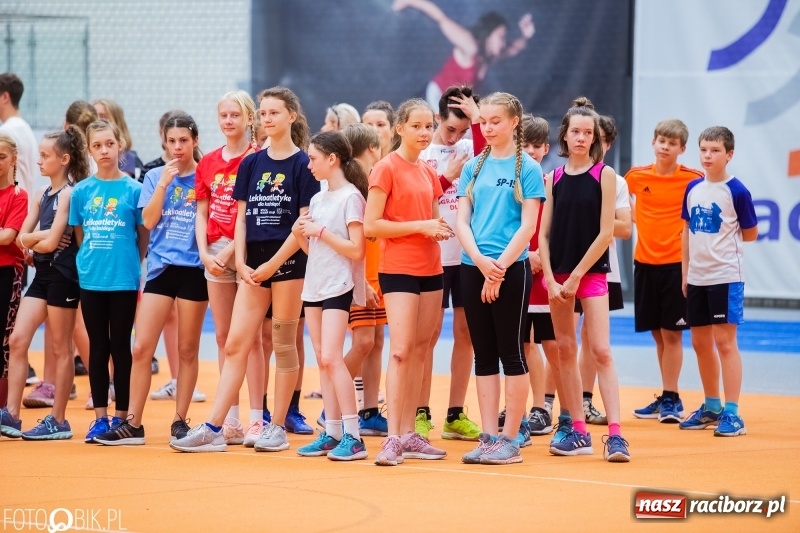 Zdjęcie w galerii na portalu naszraciborz.pl: Mały Memoriał Lekkoatletyczny im. Janusza Kusocińskiego w ZSOMS wiadomości z regionu