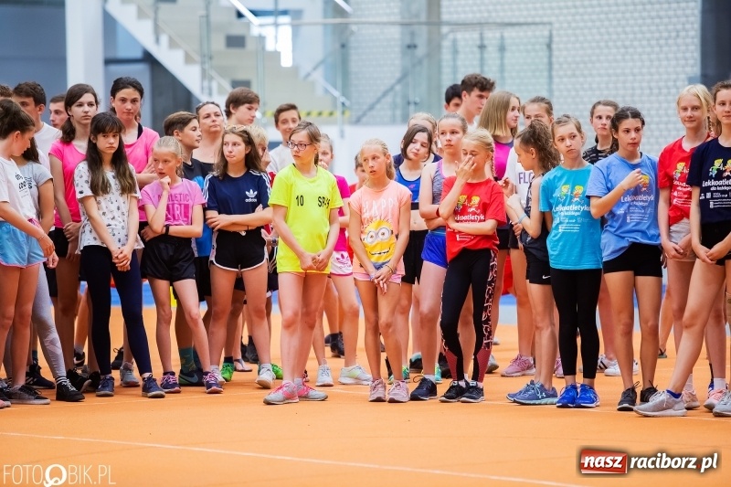Zdjęcie w galerii na portalu naszraciborz.pl: Mały Memoriał Lekkoatletyczny im. Janusza Kusocińskiego w ZSOMS wiadomości z regionu
