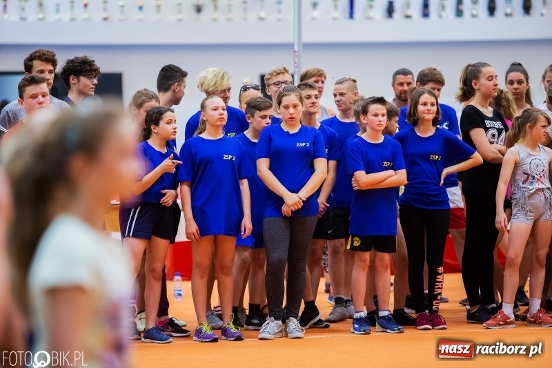 Zdjęcie w galerii na portalu naszraciborz.pl: Mały Memoriał Lekkoatletyczny im. Janusza Kusocińskiego w ZSOMS wiadomości z regionu
