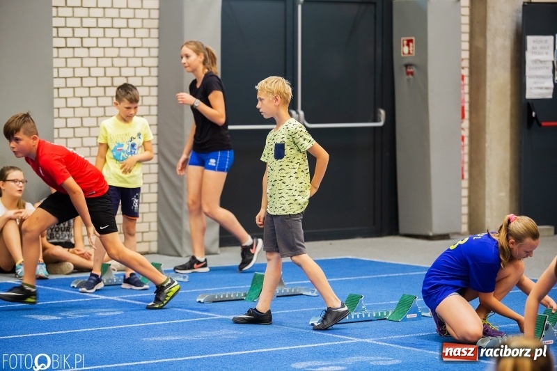 Zdjęcie w galerii na portalu naszraciborz.pl: Mały Memoriał Lekkoatletyczny im. Janusza Kusocińskiego w ZSOMS wiadomości z regionu