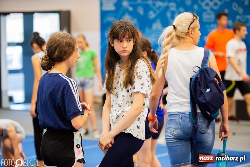 Zdjęcie w galerii na portalu naszraciborz.pl: Mały Memoriał Lekkoatletyczny im. Janusza Kusocińskiego w ZSOMS wiadomości z regionu