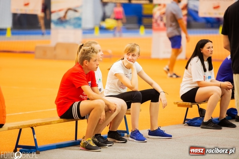 Zdjęcie w galerii na portalu naszraciborz.pl: Mały Memoriał Lekkoatletyczny im. Janusza Kusocińskiego w ZSOMS wiadomości z regionu