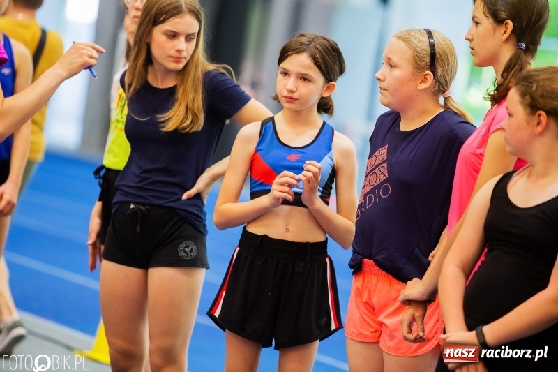 Zdjęcie w galerii na portalu naszraciborz.pl: Mały Memoriał Lekkoatletyczny im. Janusza Kusocińskiego w ZSOMS wiadomości z regionu