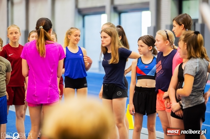 Zdjęcie w galerii na portalu naszraciborz.pl: Mały Memoriał Lekkoatletyczny im. Janusza Kusocińskiego w ZSOMS wiadomości z regionu
