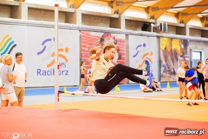 Zdjęcie w galerii na portalu naszraciborz.pl: Mały Memoriał Lekkoatletyczny im. Janusza Kusocińskiego w ZSOMS wiadomości z regionu