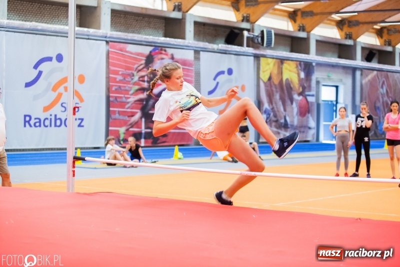 Zdjęcie w galerii na portalu naszraciborz.pl: Mały Memoriał Lekkoatletyczny im. Janusza Kusocińskiego w ZSOMS wiadomości z regionu