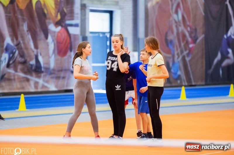 Zdjęcie w galerii na portalu naszraciborz.pl: Mały Memoriał Lekkoatletyczny im. Janusza Kusocińskiego w ZSOMS wiadomości z regionu