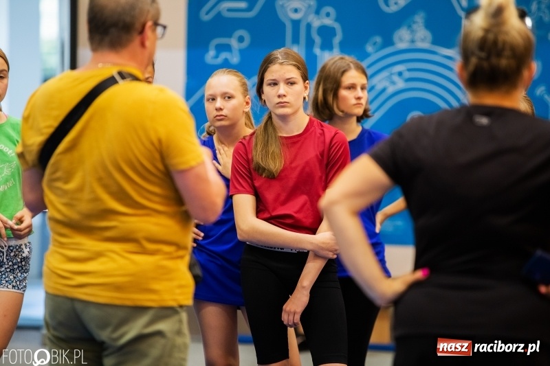 Zdjęcie w galerii na portalu naszraciborz.pl: Mały Memoriał Lekkoatletyczny im. Janusza Kusocińskiego w ZSOMS wiadomości z regionu