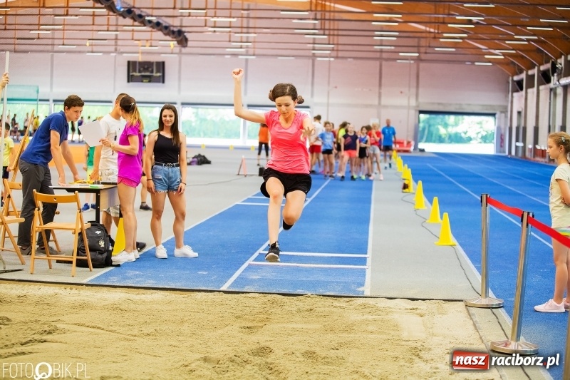 Zdjęcie w galerii na portalu naszraciborz.pl: Mały Memoriał Lekkoatletyczny im. Janusza Kusocińskiego w ZSOMS wiadomości z regionu