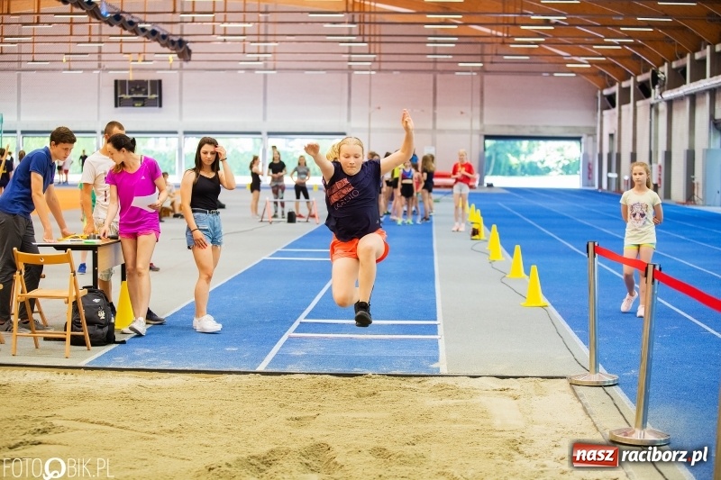 Zdjęcie w galerii na portalu naszraciborz.pl: Mały Memoriał Lekkoatletyczny im. Janusza Kusocińskiego w ZSOMS wiadomości z regionu