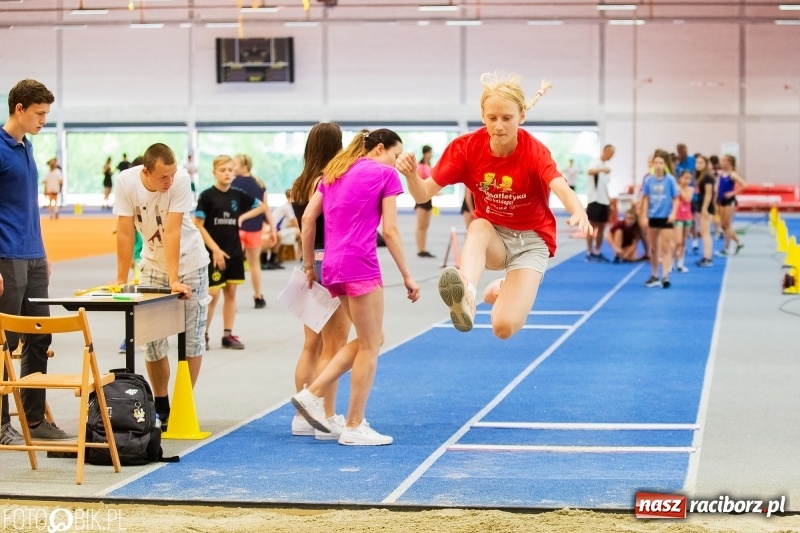 Zdjęcie w galerii na portalu naszraciborz.pl: Mały Memoriał Lekkoatletyczny im. Janusza Kusocińskiego w ZSOMS wiadomości z regionu