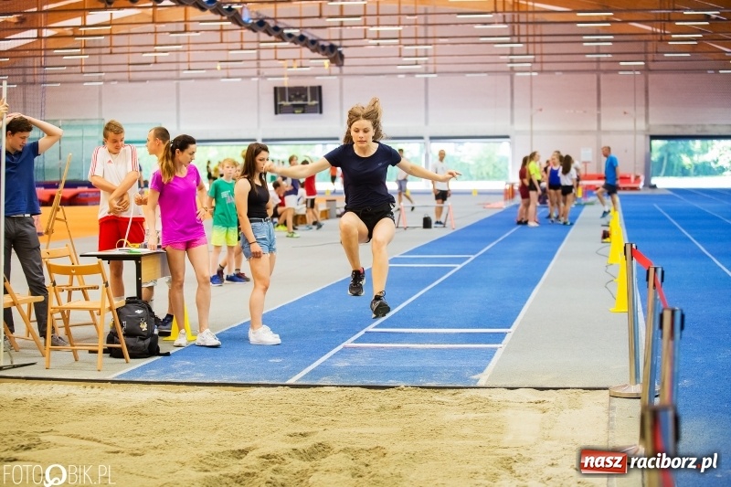 Zdjęcie w galerii na portalu naszraciborz.pl: Mały Memoriał Lekkoatletyczny im. Janusza Kusocińskiego w ZSOMS wiadomości z regionu