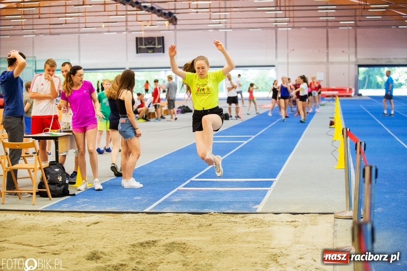 Zdjęcie w galerii na portalu naszraciborz.pl: Mały Memoriał Lekkoatletyczny im. Janusza Kusocińskiego w ZSOMS wiadomości z regionu