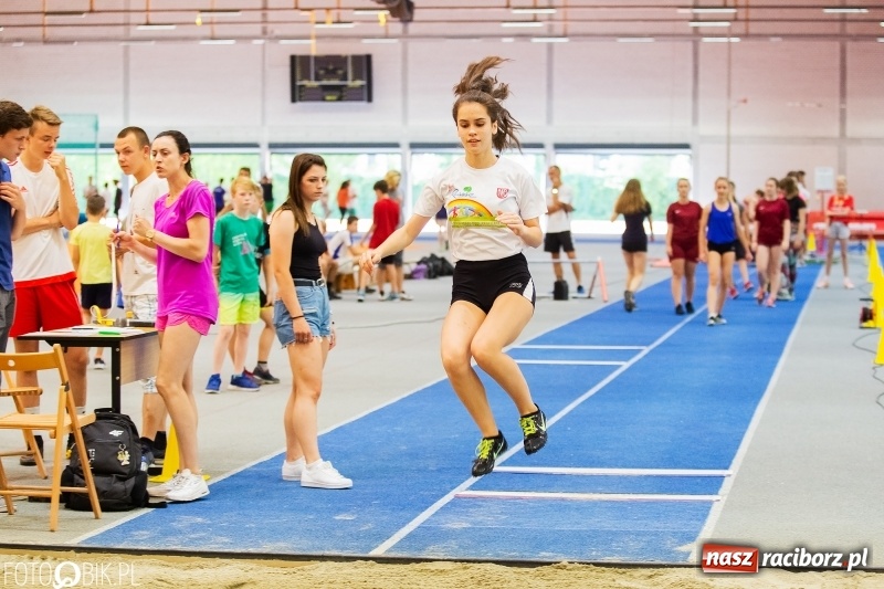 Zdjęcie w galerii na portalu naszraciborz.pl: Mały Memoriał Lekkoatletyczny im. Janusza Kusocińskiego w ZSOMS wiadomości z regionu