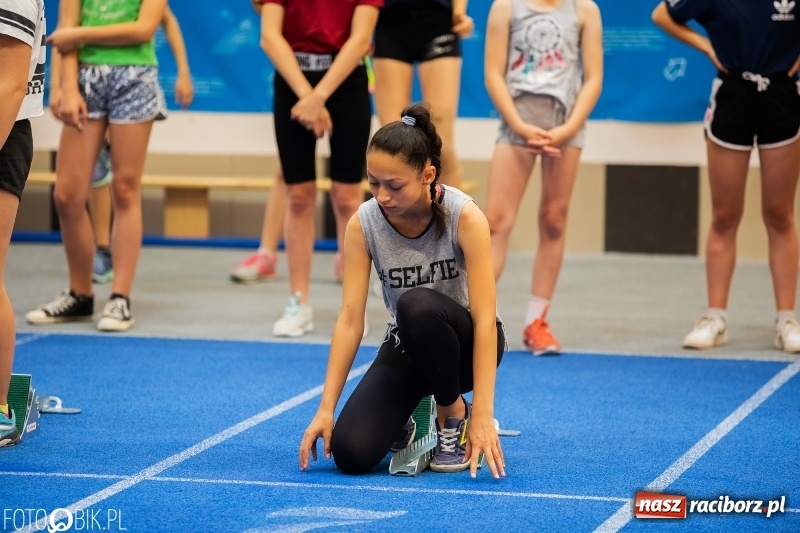 Zdjęcie w galerii na portalu naszraciborz.pl: Mały Memoriał Lekkoatletyczny im. Janusza Kusocińskiego w ZSOMS wiadomości z regionu