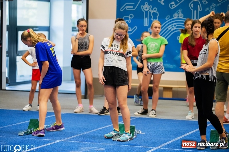 Zdjęcie w galerii na portalu naszraciborz.pl: Mały Memoriał Lekkoatletyczny im. Janusza Kusocińskiego w ZSOMS wiadomości z regionu