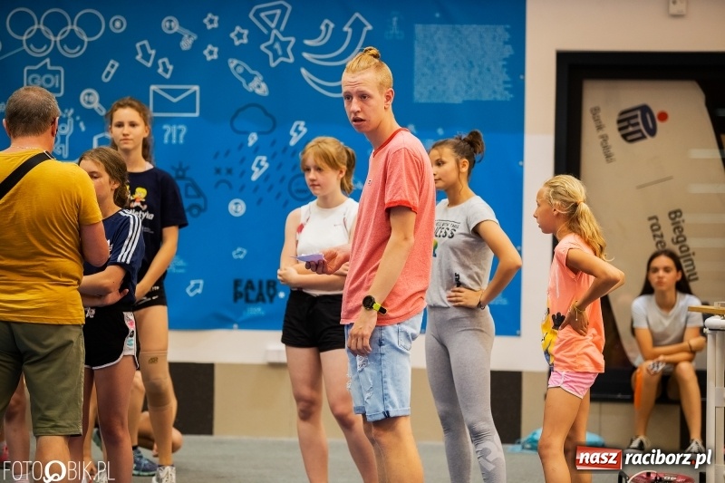 Zdjęcie w galerii na portalu naszraciborz.pl: Mały Memoriał Lekkoatletyczny im. Janusza Kusocińskiego w ZSOMS wiadomości z regionu