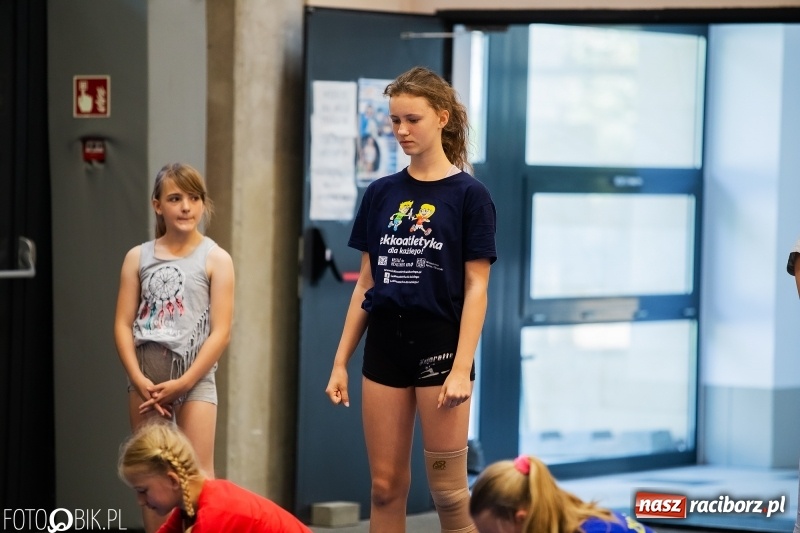 Zdjęcie w galerii na portalu naszraciborz.pl: Mały Memoriał Lekkoatletyczny im. Janusza Kusocińskiego w ZSOMS wiadomości z regionu