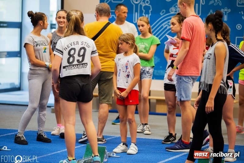 Zdjęcie w galerii na portalu naszraciborz.pl: Mały Memoriał Lekkoatletyczny im. Janusza Kusocińskiego w ZSOMS wiadomości z regionu