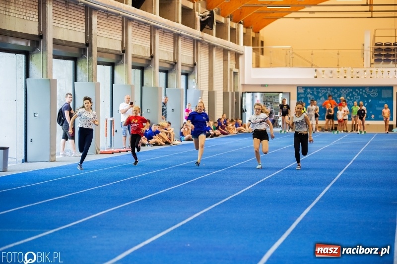 Zdjęcie w galerii na portalu naszraciborz.pl: Mały Memoriał Lekkoatletyczny im. Janusza Kusocińskiego w ZSOMS wiadomości z regionu