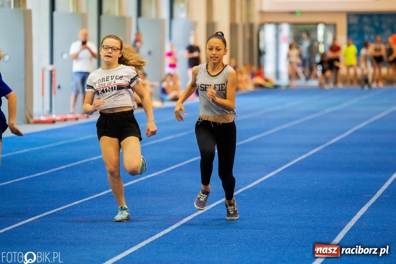 Zdjęcie w galerii na portalu naszraciborz.pl: Mały Memoriał Lekkoatletyczny im. Janusza Kusocińskiego w ZSOMS wiadomości z regionu