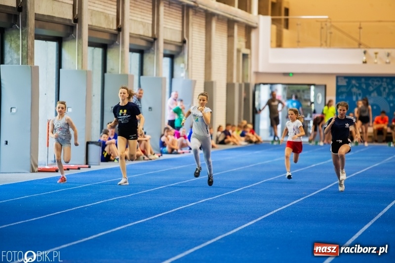 Zdjęcie w galerii na portalu naszraciborz.pl: Mały Memoriał Lekkoatletyczny im. Janusza Kusocińskiego w ZSOMS wiadomości z regionu