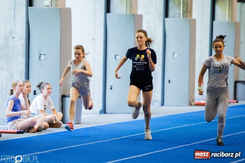 Zdjęcie w galerii na portalu naszraciborz.pl: Mały Memoriał Lekkoatletyczny im. Janusza Kusocińskiego w ZSOMS wiadomości z regionu