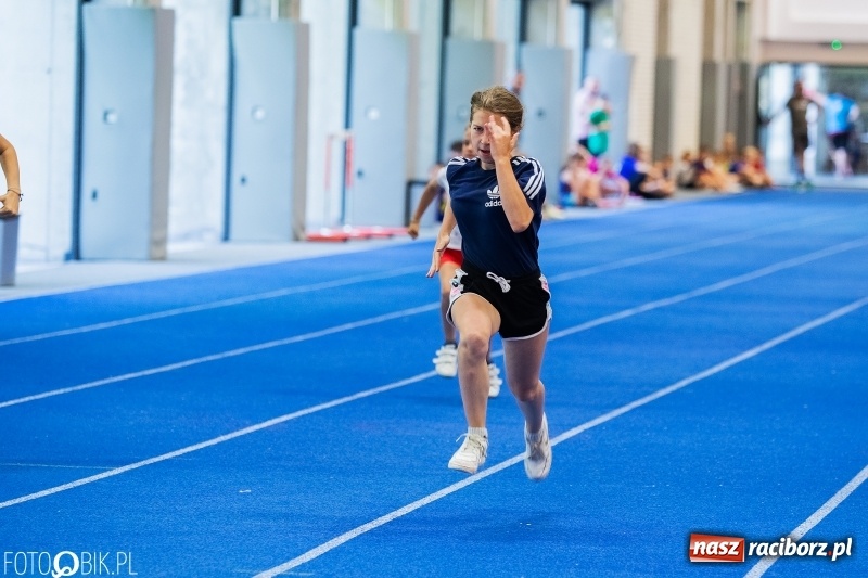 Zdjęcie w galerii na portalu naszraciborz.pl: Mały Memoriał Lekkoatletyczny im. Janusza Kusocińskiego w ZSOMS wiadomości z regionu