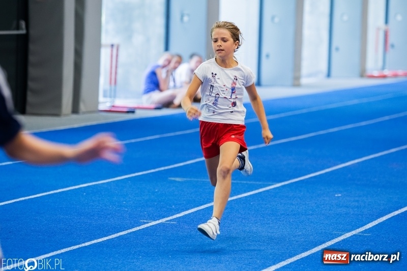 Zdjęcie w galerii na portalu naszraciborz.pl: Mały Memoriał Lekkoatletyczny im. Janusza Kusocińskiego w ZSOMS wiadomości z regionu