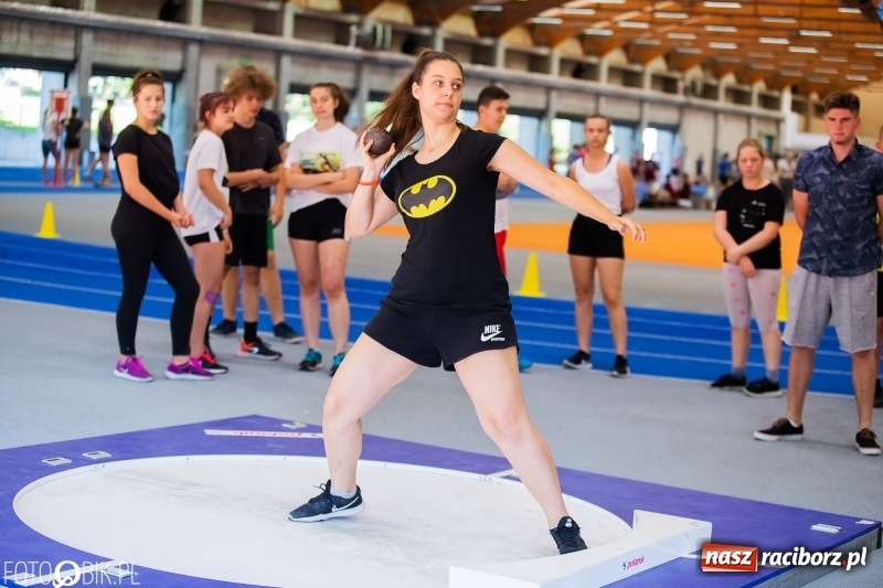 Zdjęcie w galerii na portalu naszraciborz.pl: Mały Memoriał Lekkoatletyczny im. Janusza Kusocińskiego w ZSOMS wiadomości z regionu