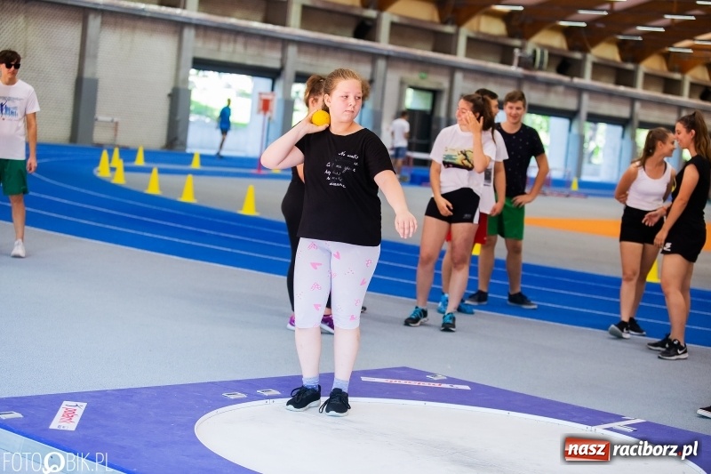 Zdjęcie w galerii na portalu naszraciborz.pl: Mały Memoriał Lekkoatletyczny im. Janusza Kusocińskiego w ZSOMS wiadomości z regionu